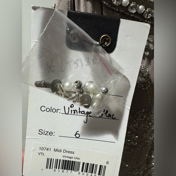 Sleeveless high neck midi dress - Picture 6 of 6